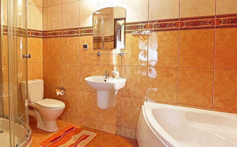 Hotel Mily クロスノ エクステリア 写真