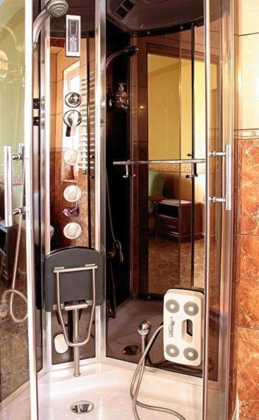 Hotel Mily クロスノ エクステリア 写真